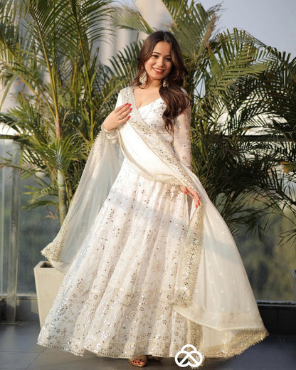 New Đěsigner Anarkali Suit In New Fancy Style
