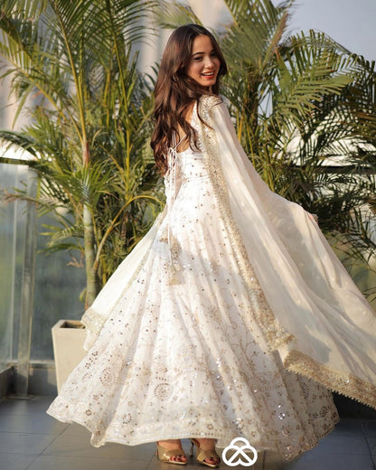 New Đěsigner Anarkali Suit In New Fancy Style