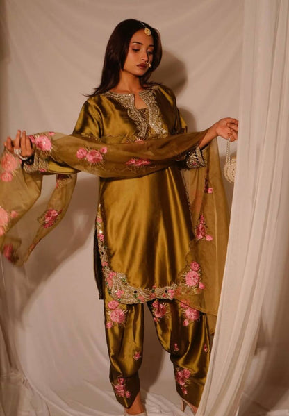 Luxury Ivory Ethnic Suit with Rose Embroidery.