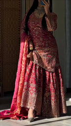 Chic Moments A Glamorous Selfie in Vibrant Hues